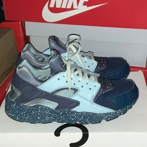 Like New Nike Air Hurache - image 1